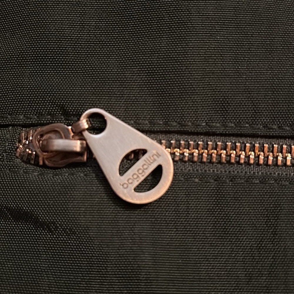 Baggallini crossbody purse olive green - Picture 3 of 11